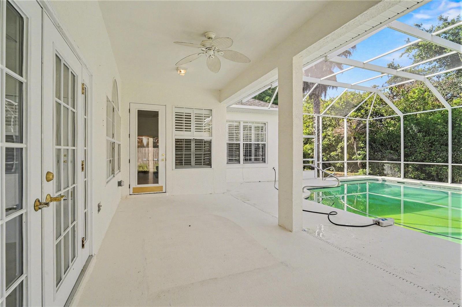 Image 34 of 39 For 8 Fox Cliff Way