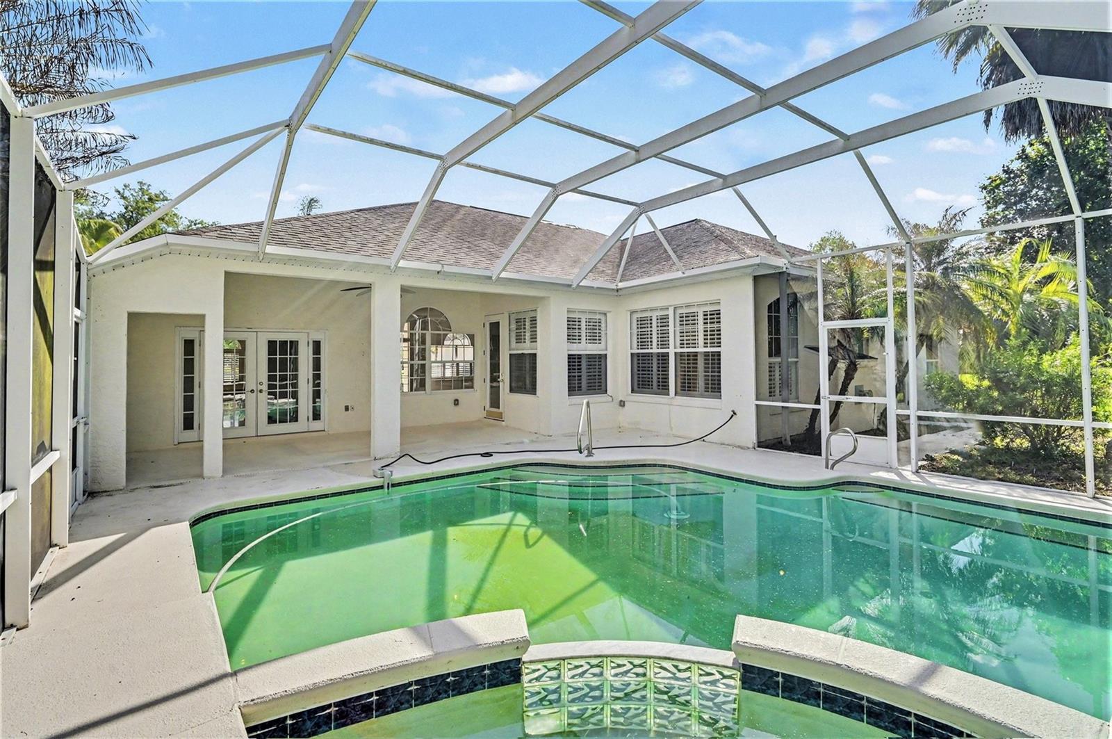 Image 37 of 39 For 8 Fox Cliff Way