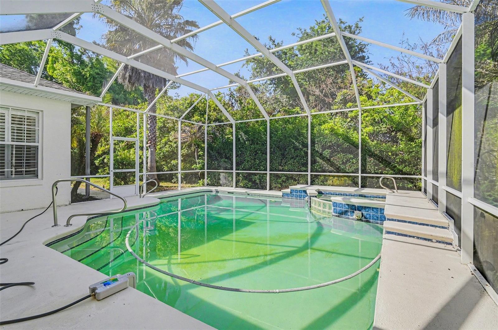 Image 5 of 39 For 8 Fox Cliff Way