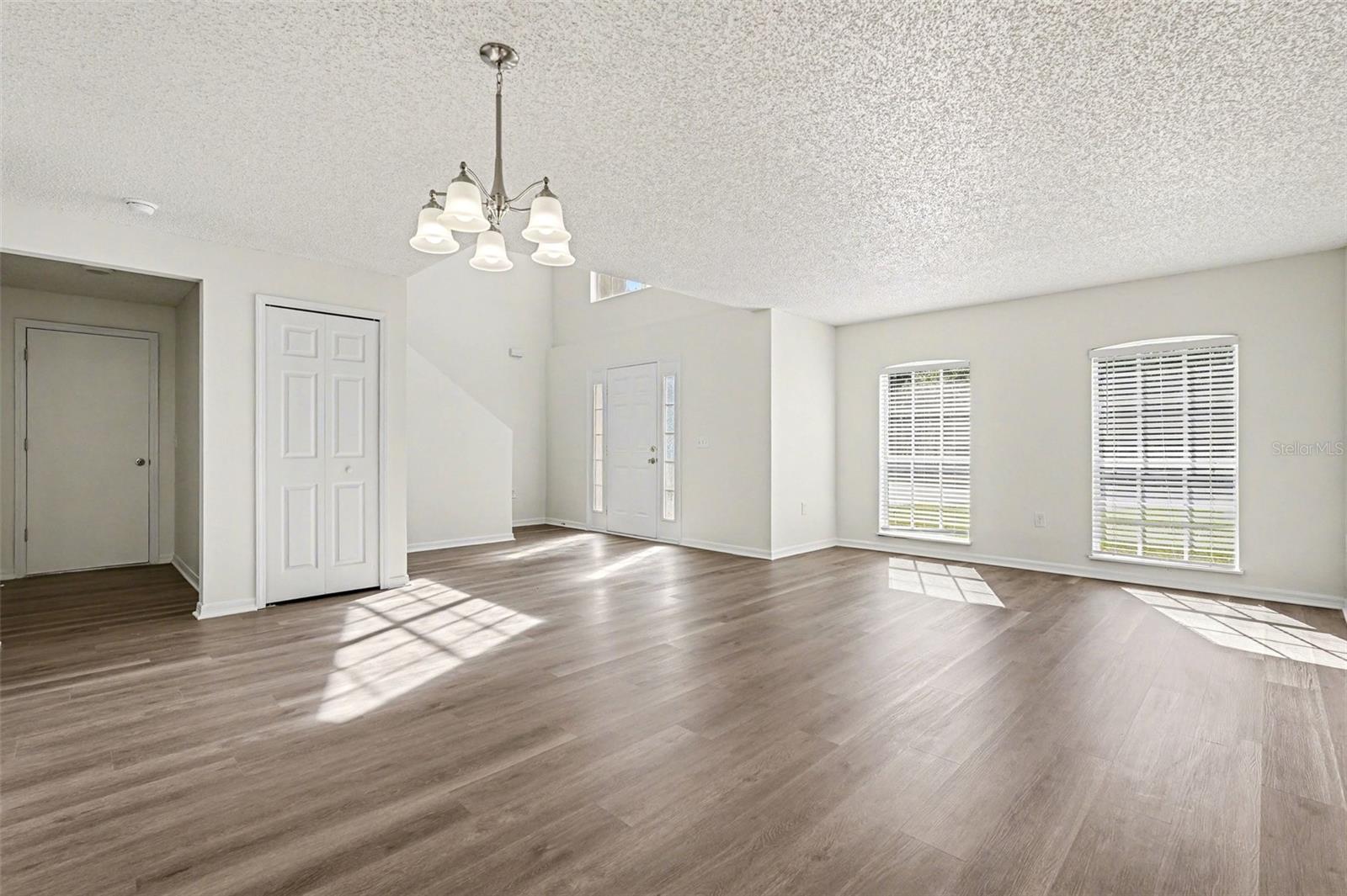 Image 2 of 28 For 198 Naftal Avenue Nw