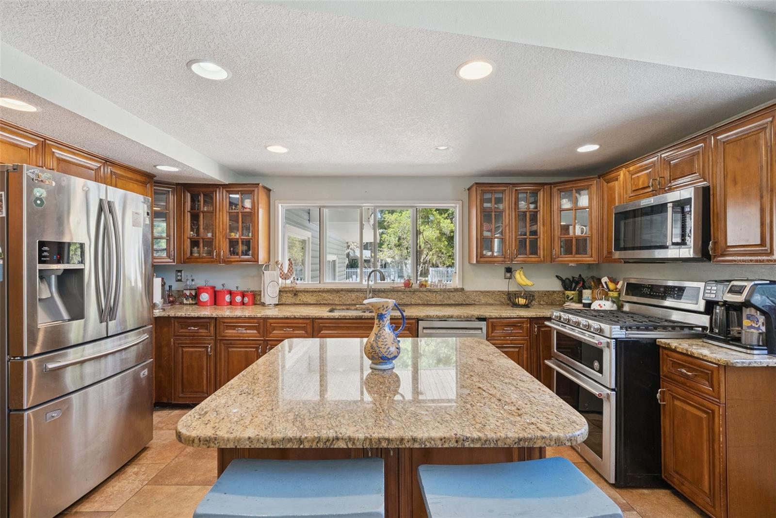 Image 10 of 56 For 1048 Grandview Street