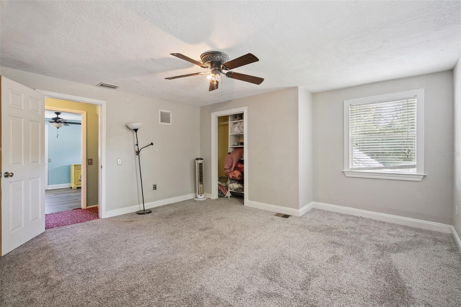 Image 17 of 56 For 1048 Grandview Street