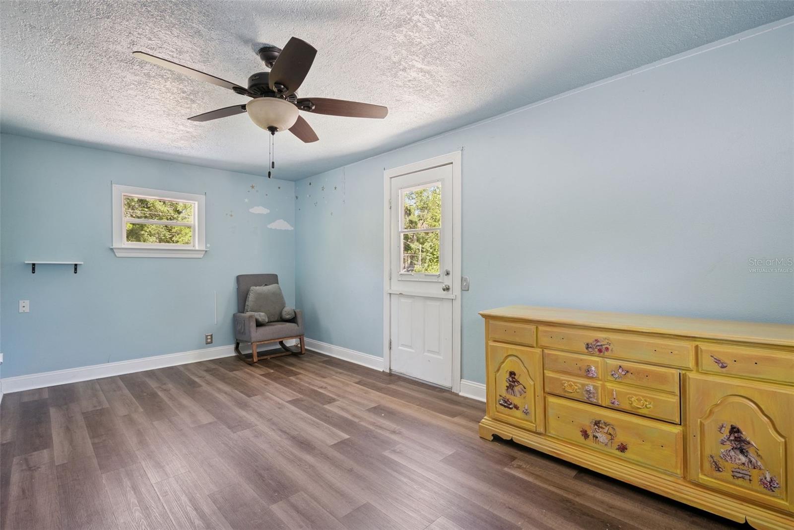 Image 18 of 56 For 1048 Grandview Street