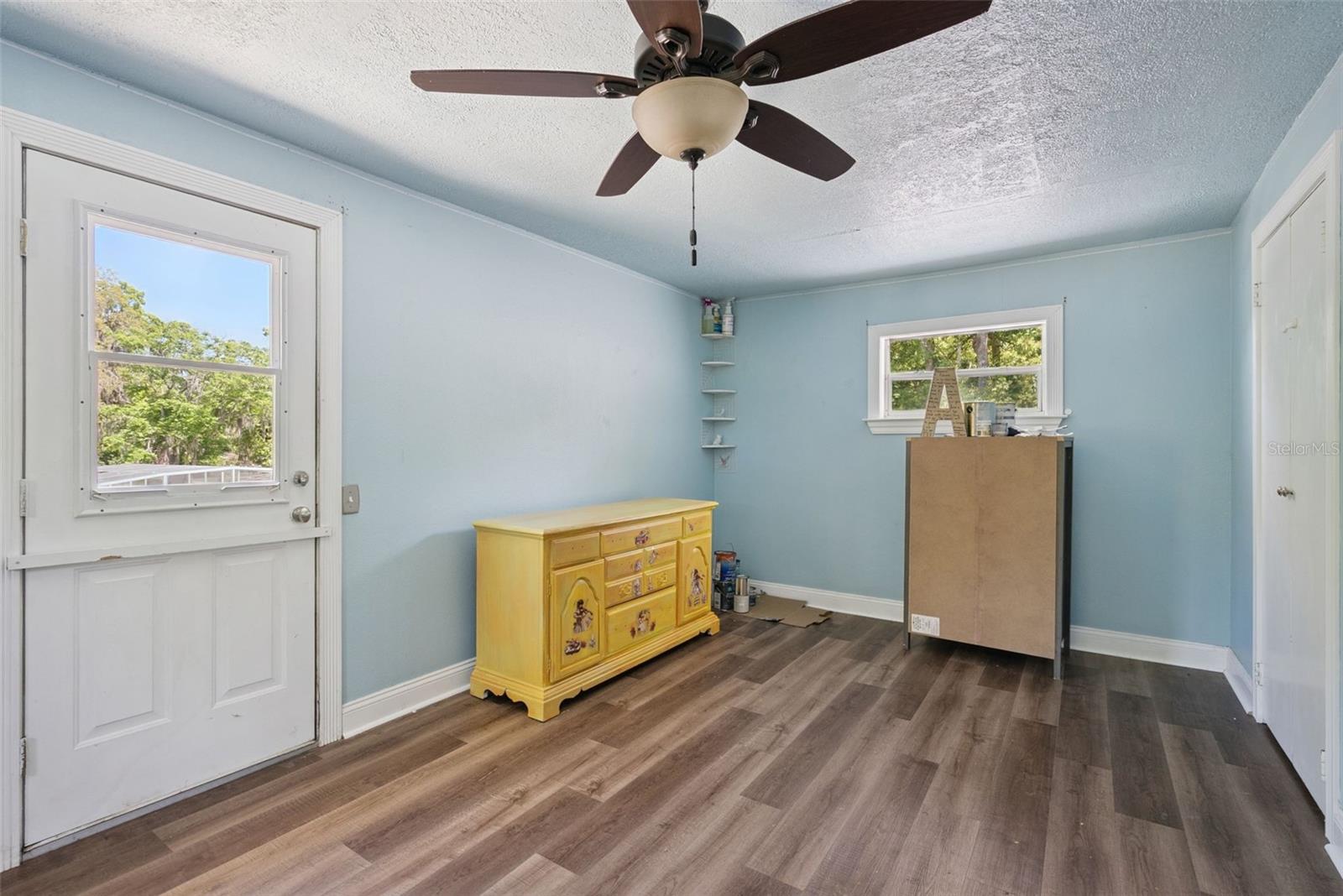 Image 20 of 56 For 1048 Grandview Street