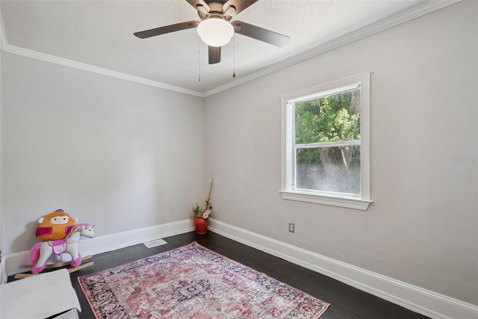 Image 23 of 56 For 1048 Grandview Street