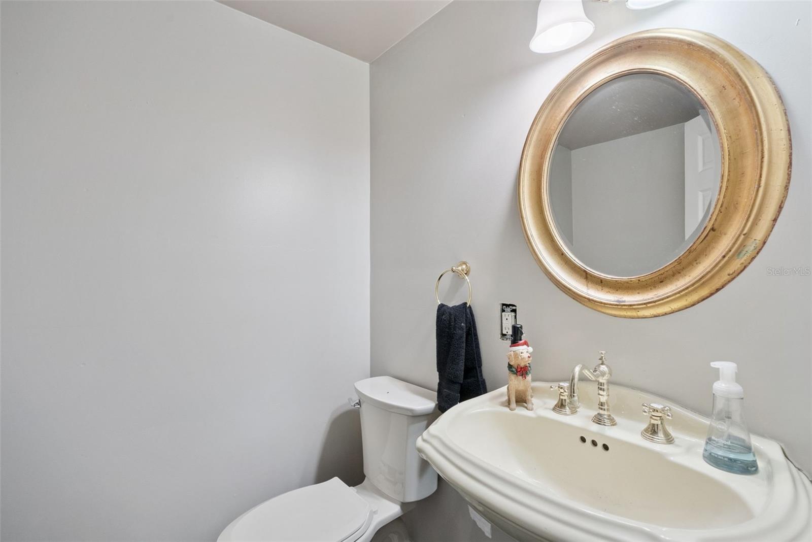 Image 26 of 56 For 1048 Grandview Street