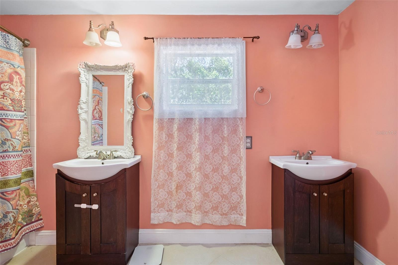 Image 27 of 56 For 1048 Grandview Street