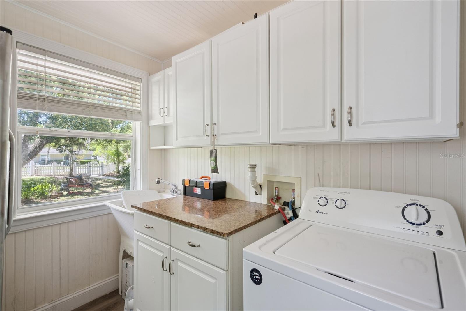 Image 29 of 56 For 1048 Grandview Street