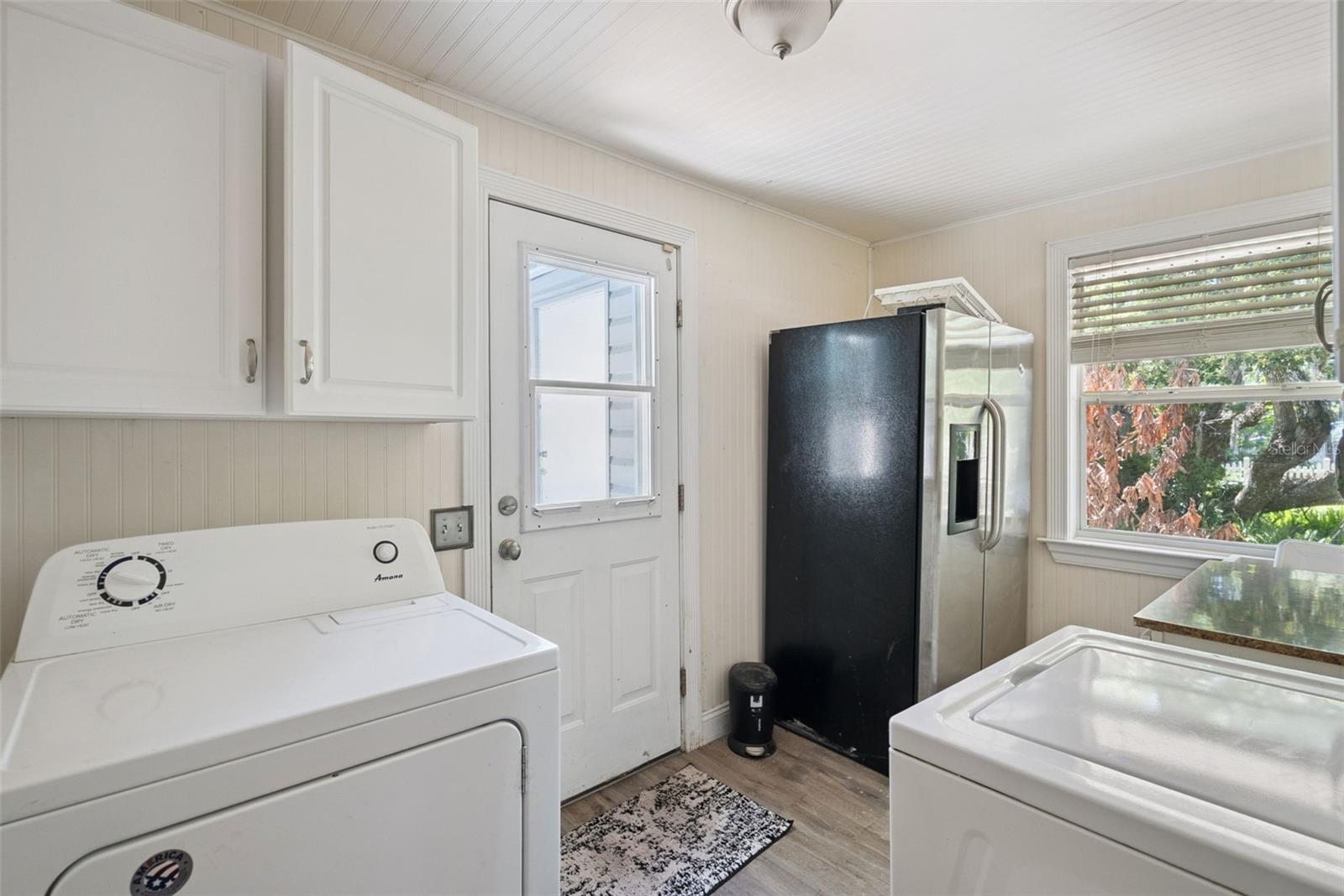 Image 30 of 56 For 1048 Grandview Street