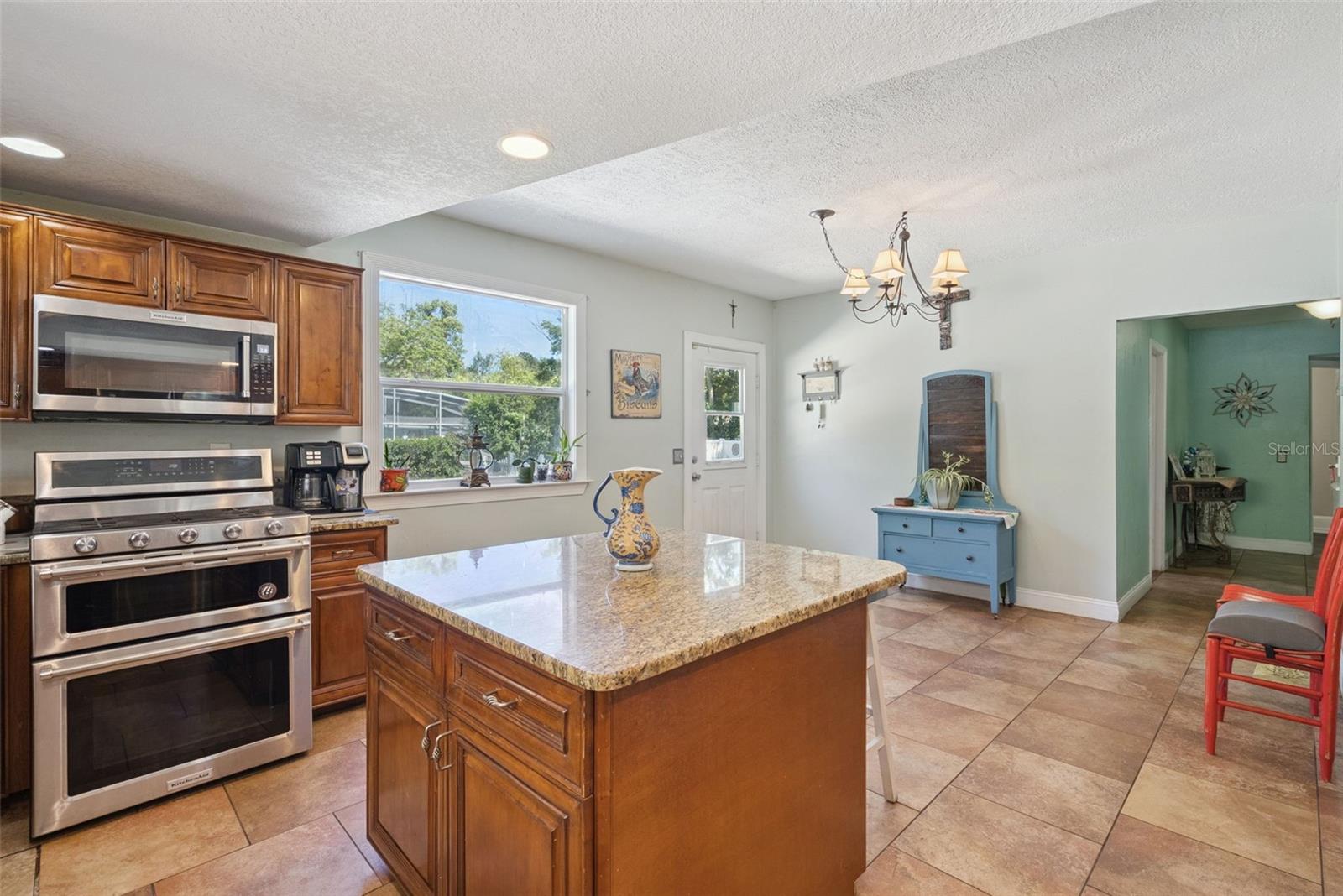 Image 8 of 56 For 1048 Grandview Street