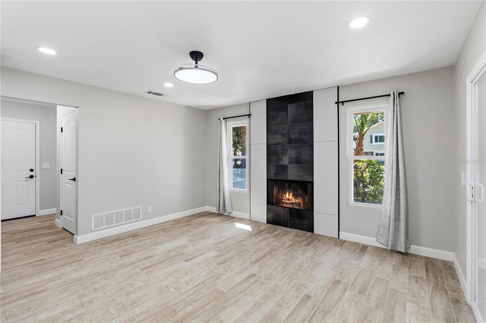 Image 11 of 65 For 1510 Beach Street