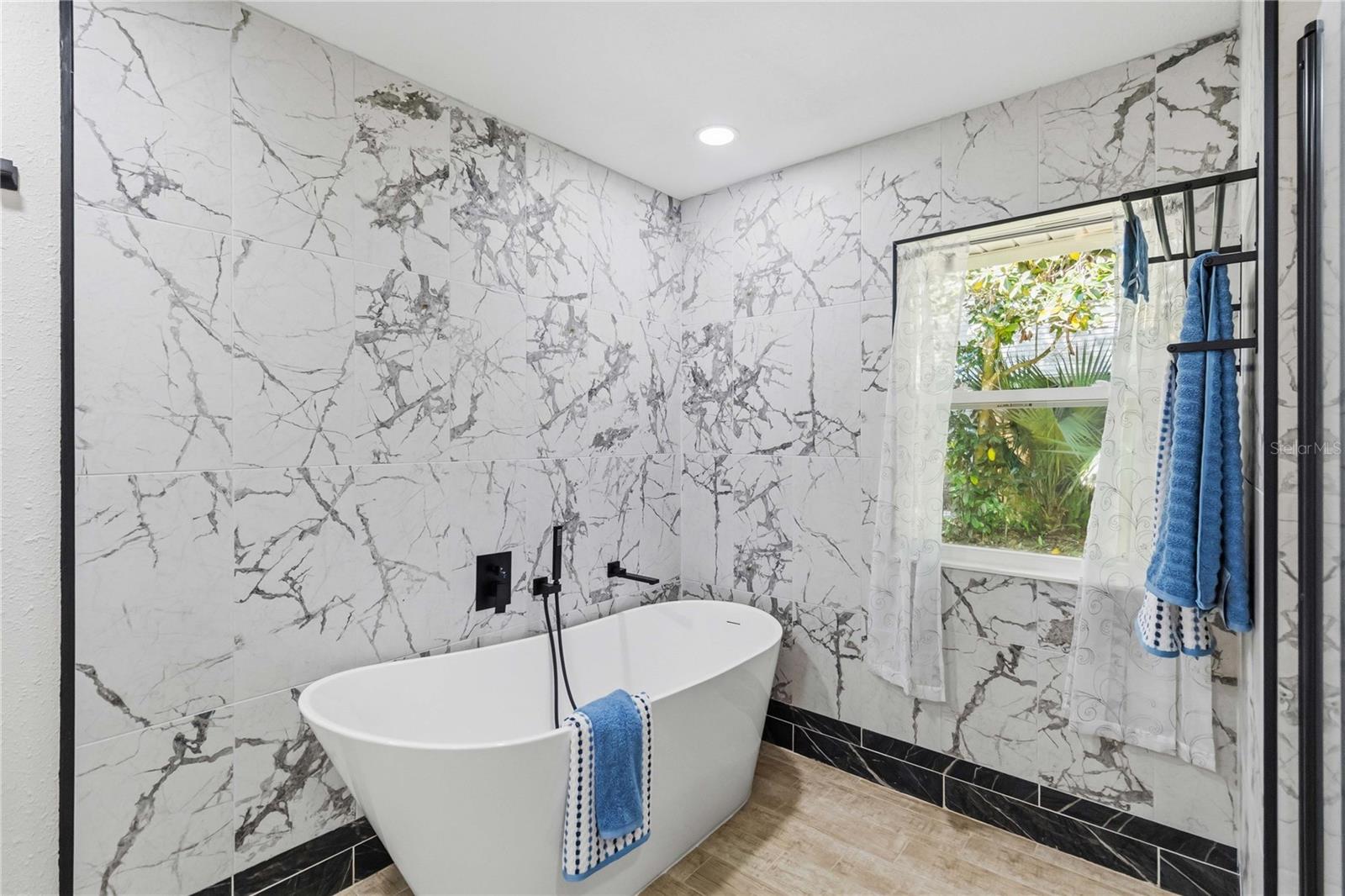 Image 21 of 65 For 1510 Beach Street