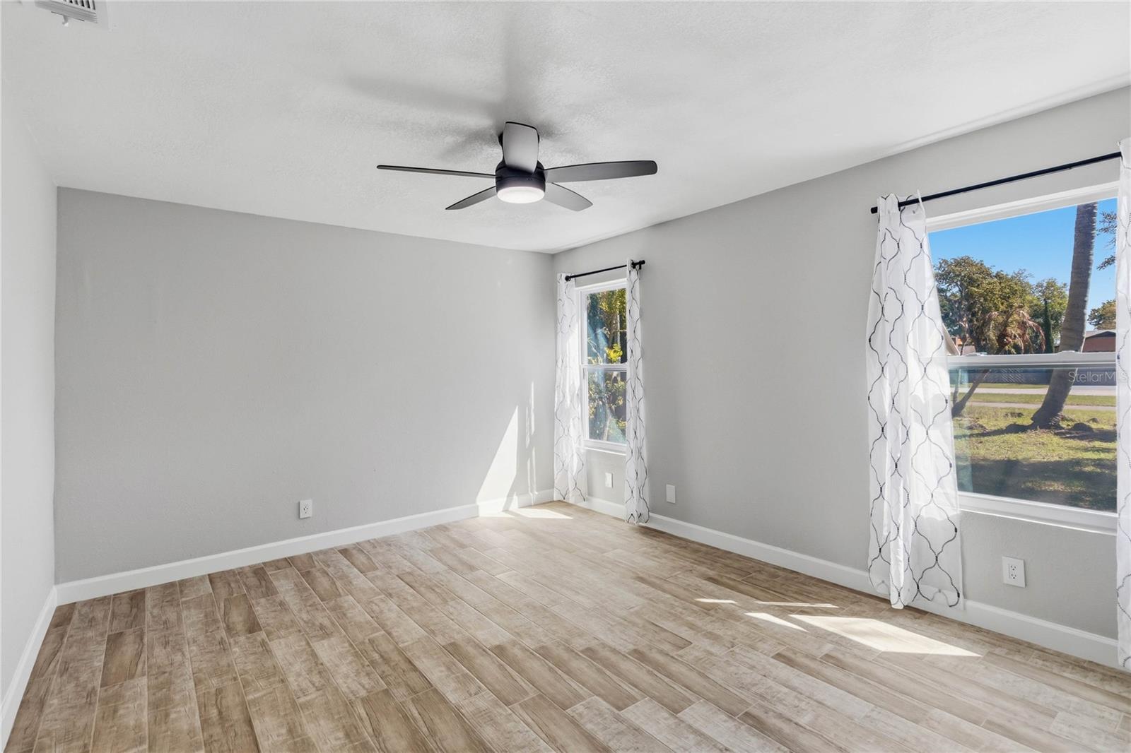 Image 23 of 65 For 1510 Beach Street