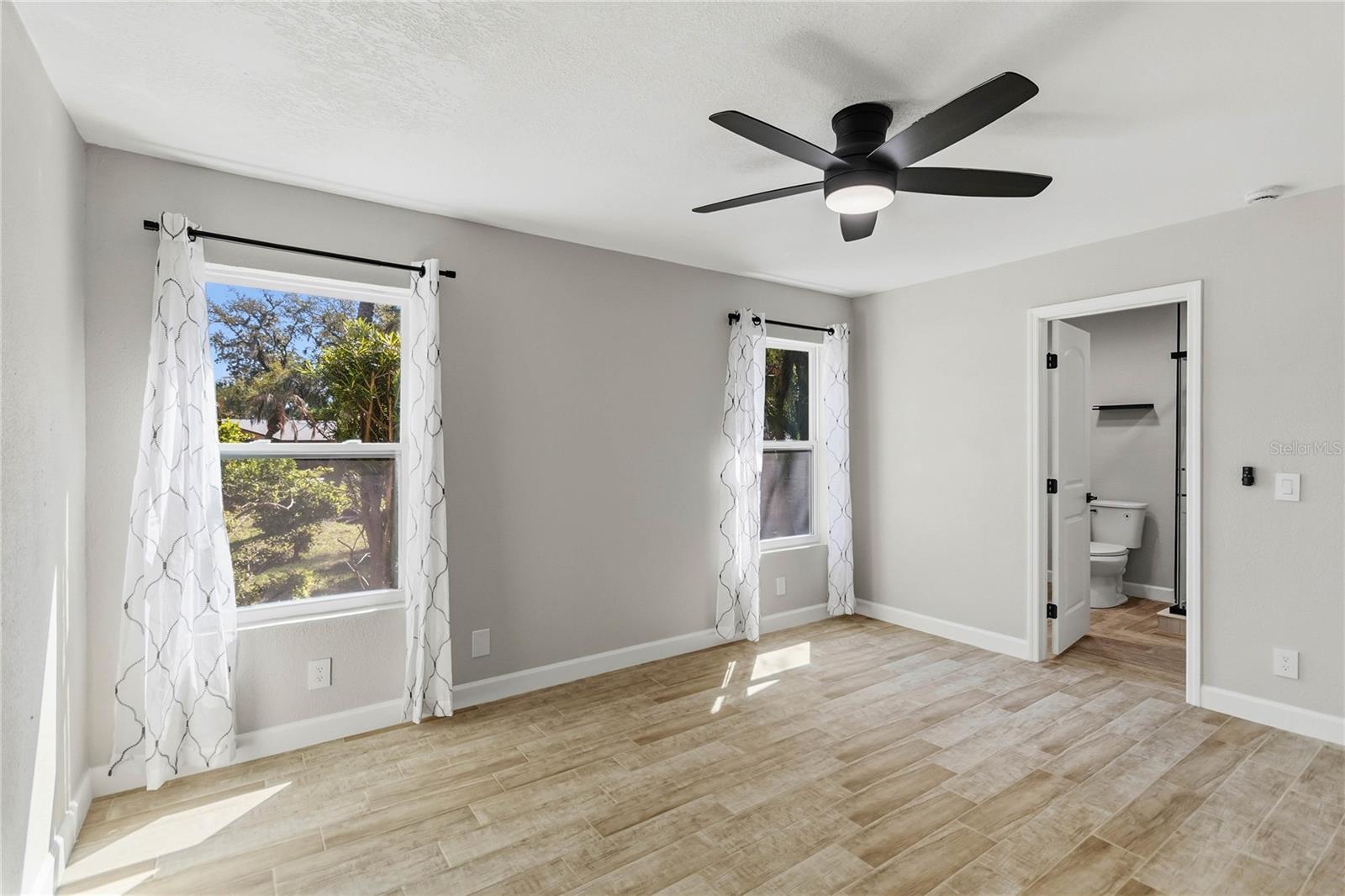 Image 24 of 65 For 1510 Beach Street