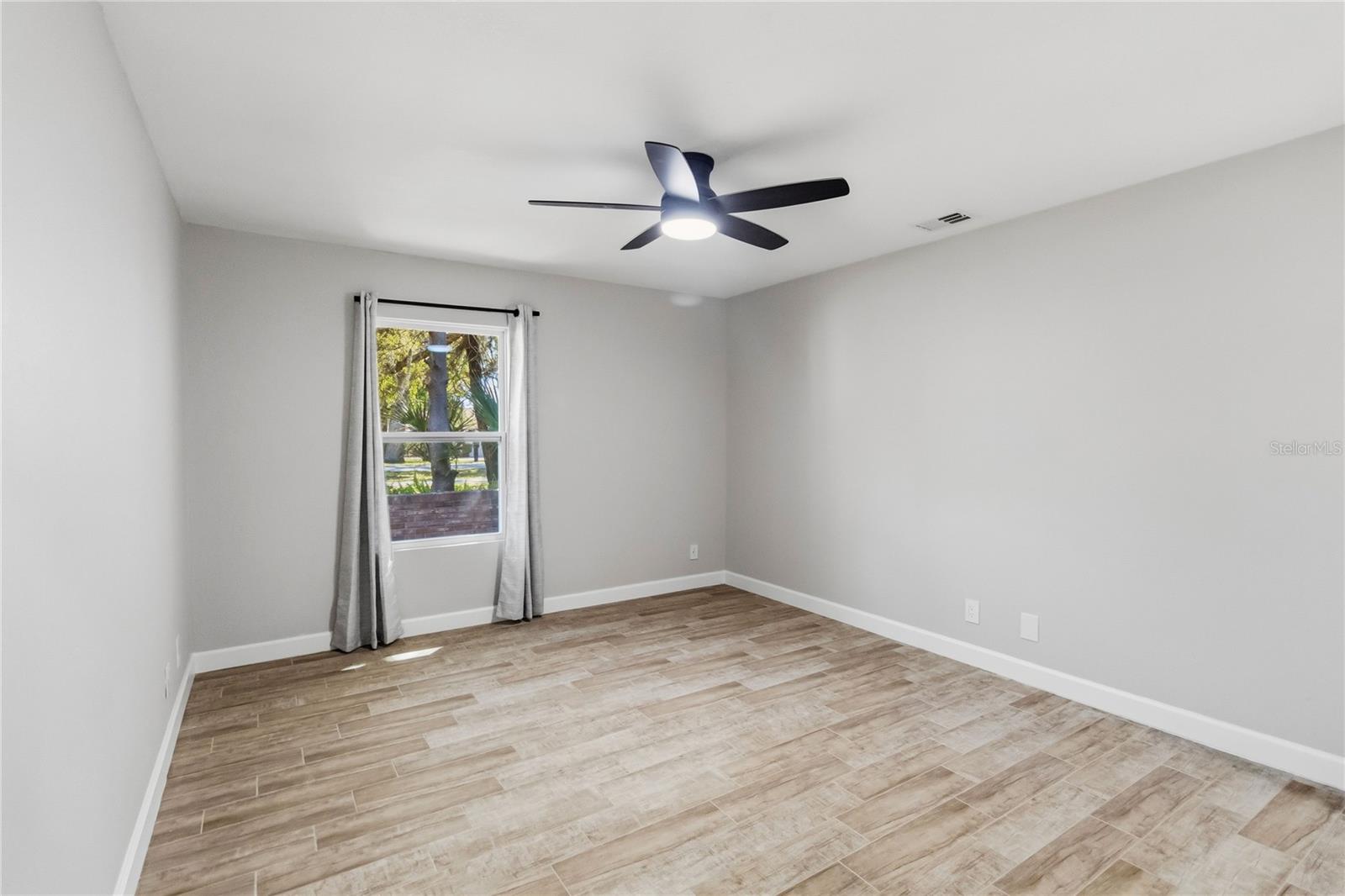 Image 27 of 65 For 1510 Beach Street