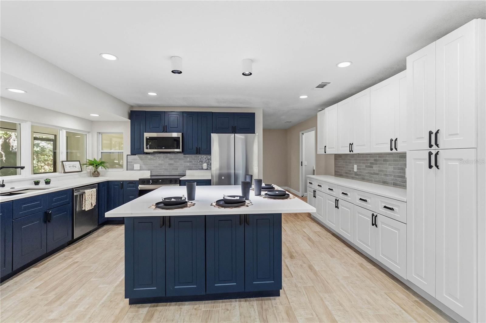 Image 6 of 65 For 1510 Beach Street