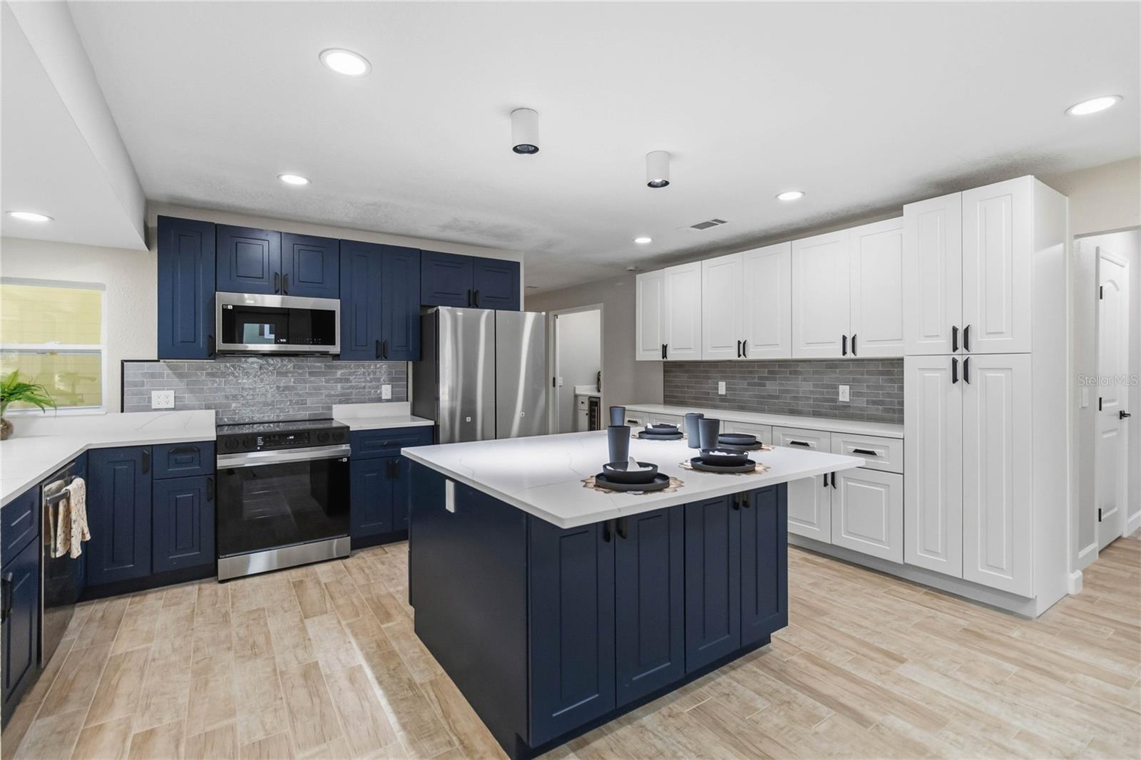 Image 7 of 65 For 1510 Beach Street