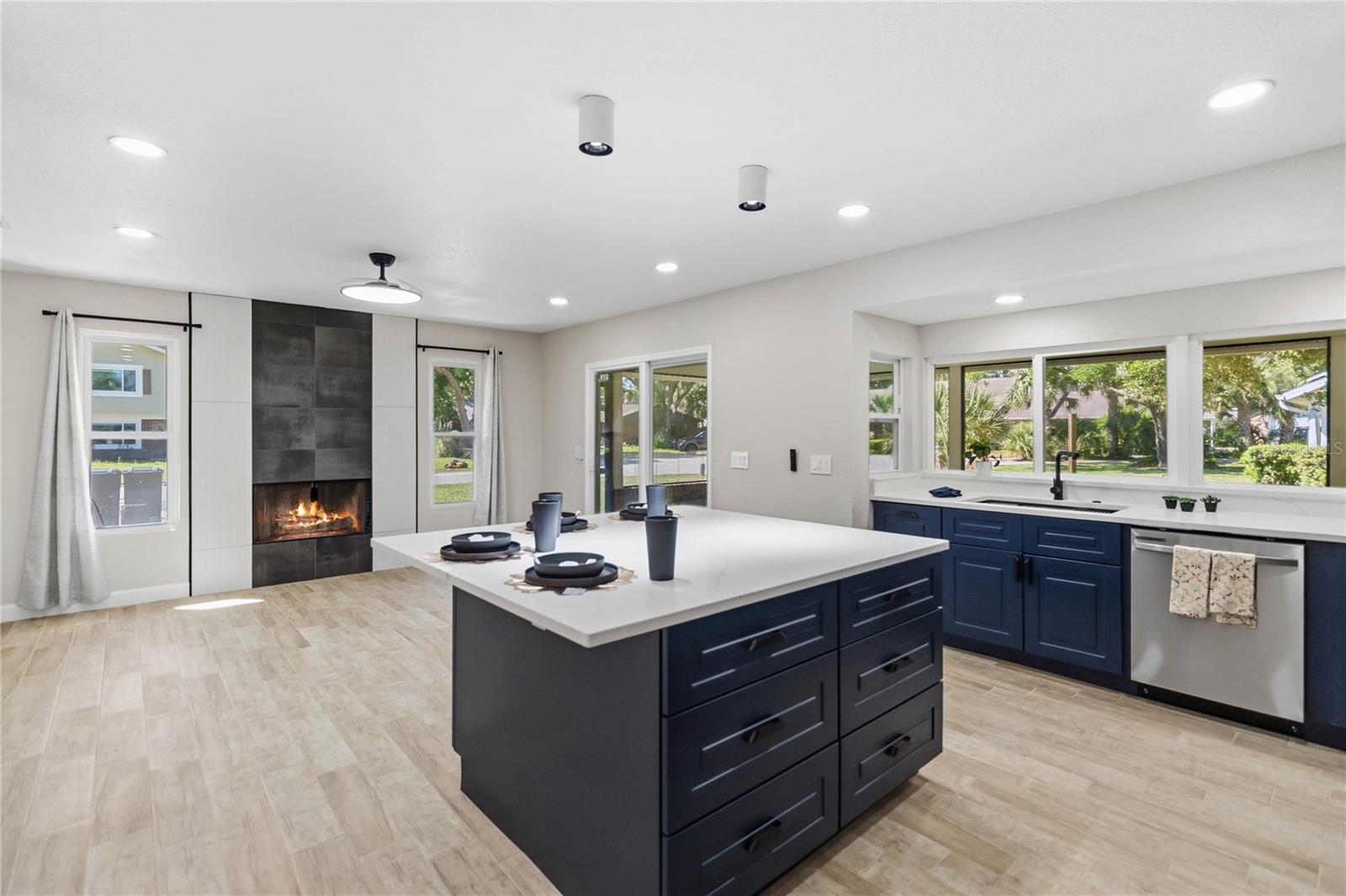 Image 8 of 65 For 1510 Beach Street