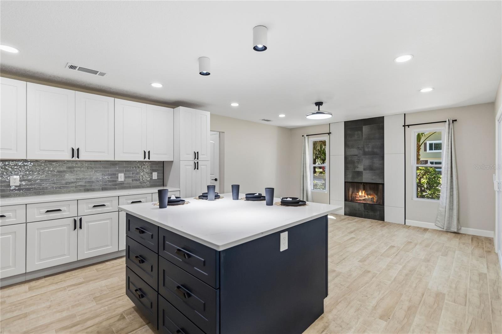 Image 9 of 65 For 1510 Beach Street