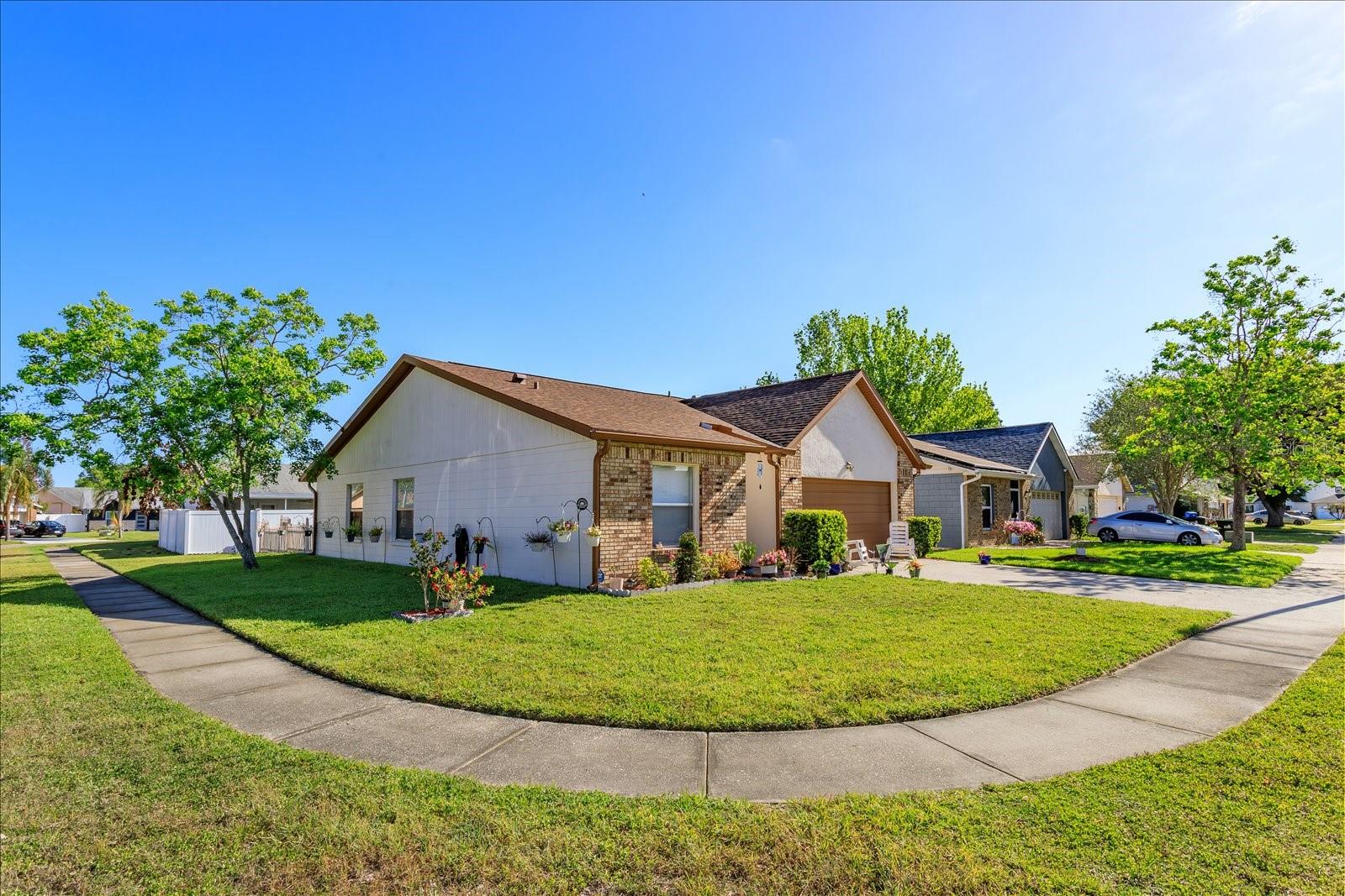 Image 2 of 20 For 601 Oak Manor Circle