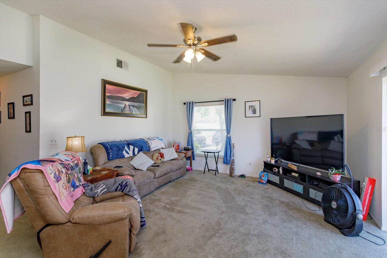 Image 4 of 20 For 601 Oak Manor Circle