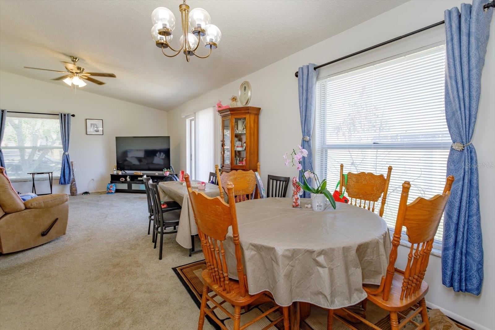 Image 7 of 20 For 601 Oak Manor Circle