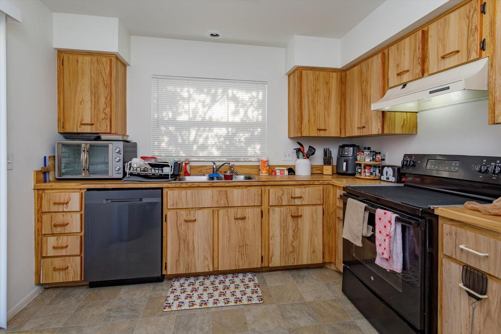 Image 8 of 20 For 601 Oak Manor Circle