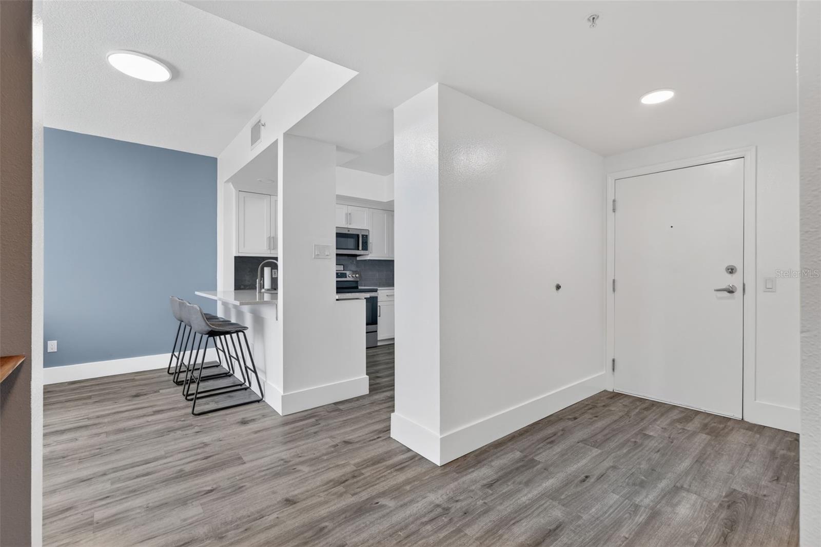 Image 3 of 31 For 322 Central Boulevard 1205