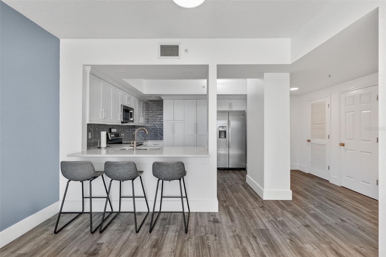 Image 5 of 31 For 322 Central Boulevard 1205