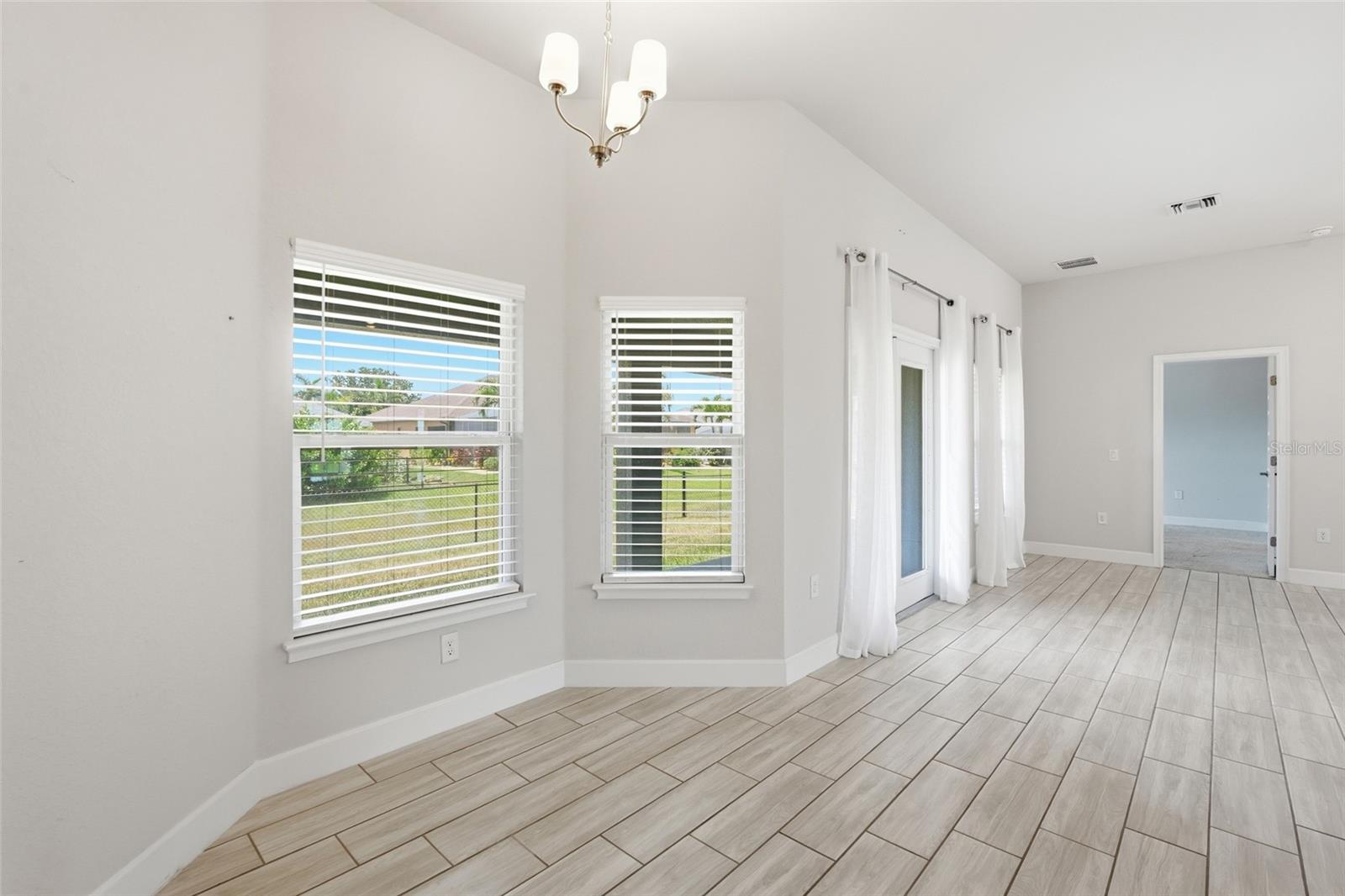 Image 18 of 47 For 119 Long Meadow Lane