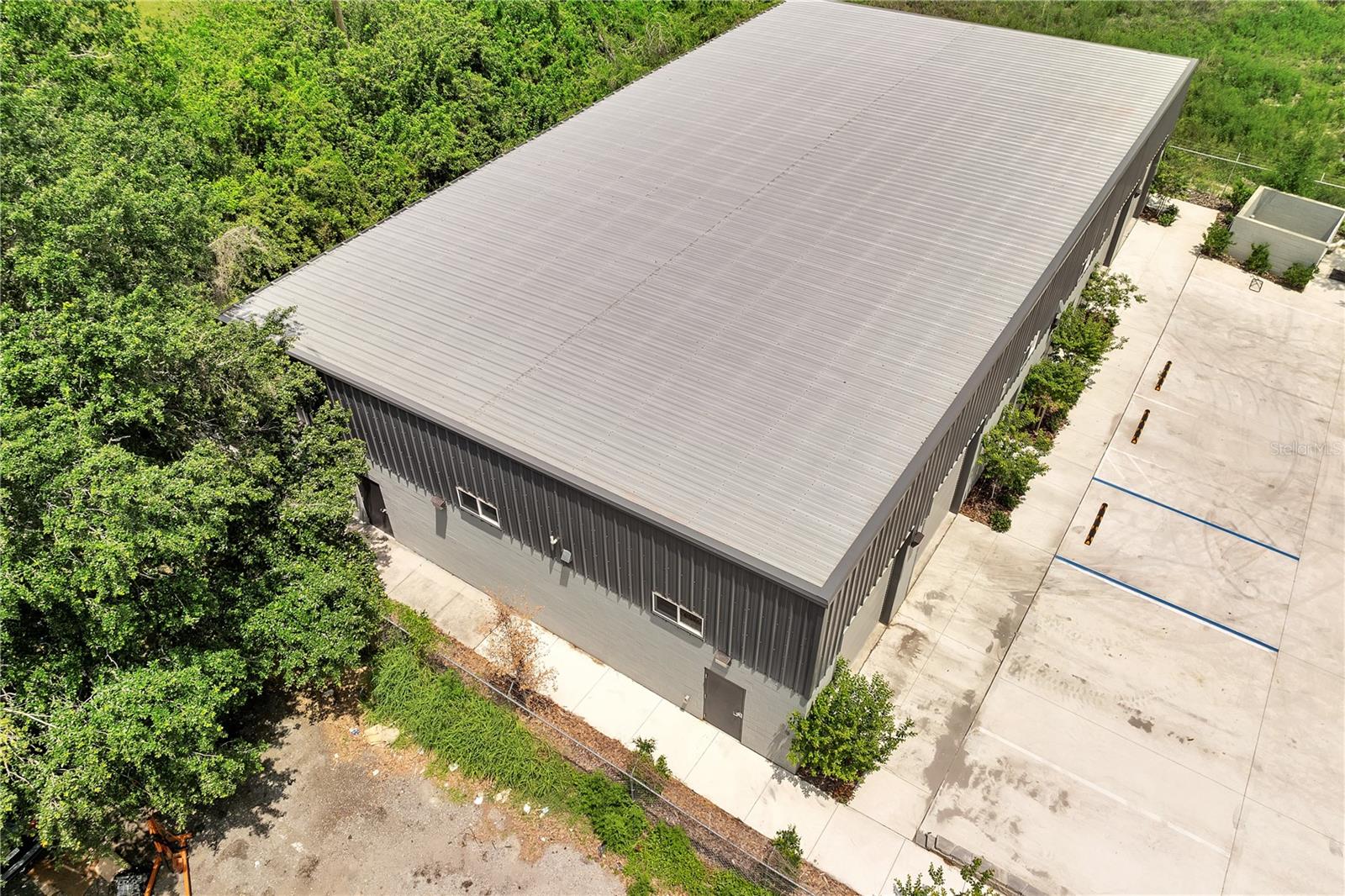 Image 10 of 35 For 560 Barry Street