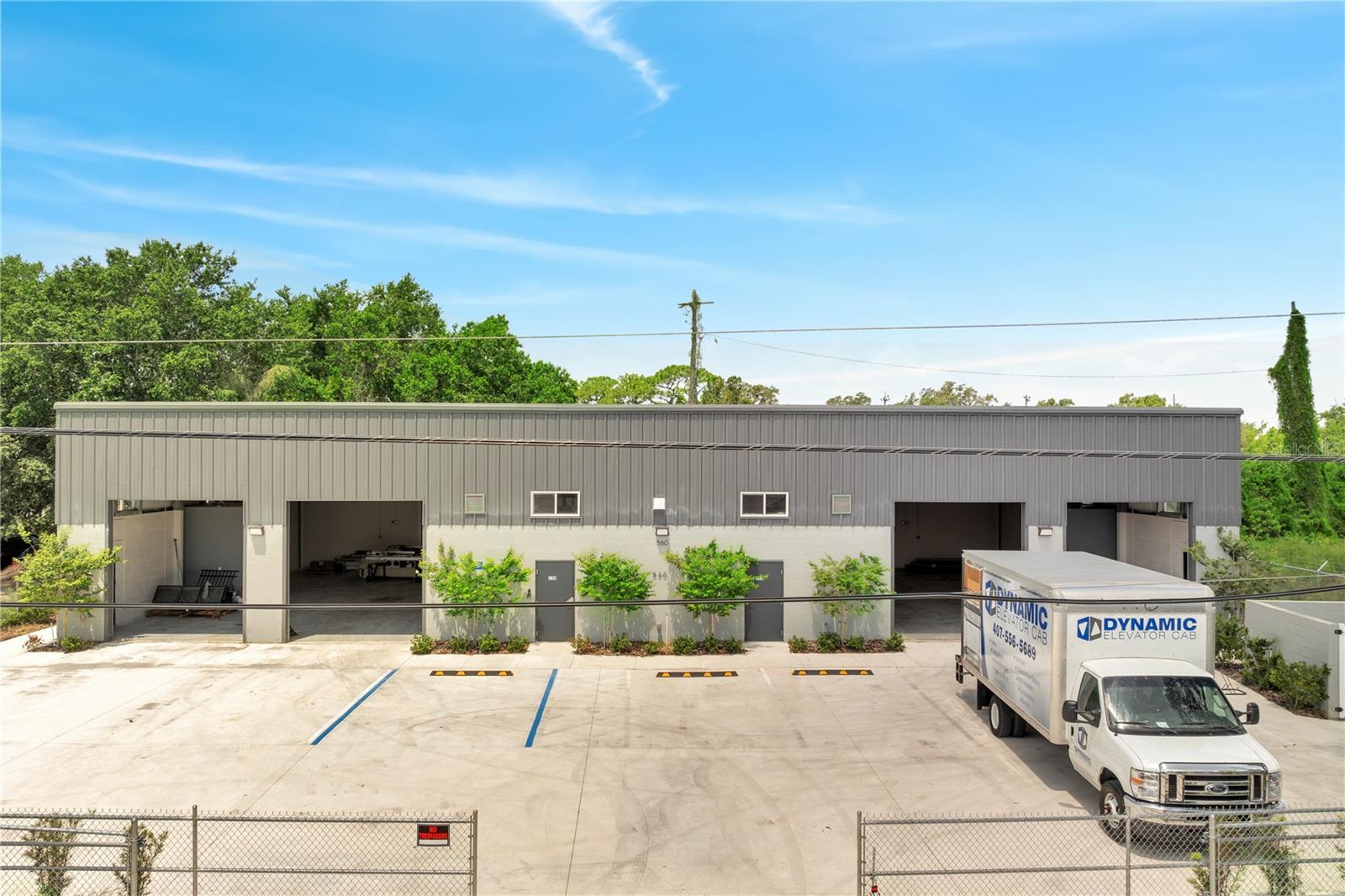 Image 12 of 35 For 560 Barry Street