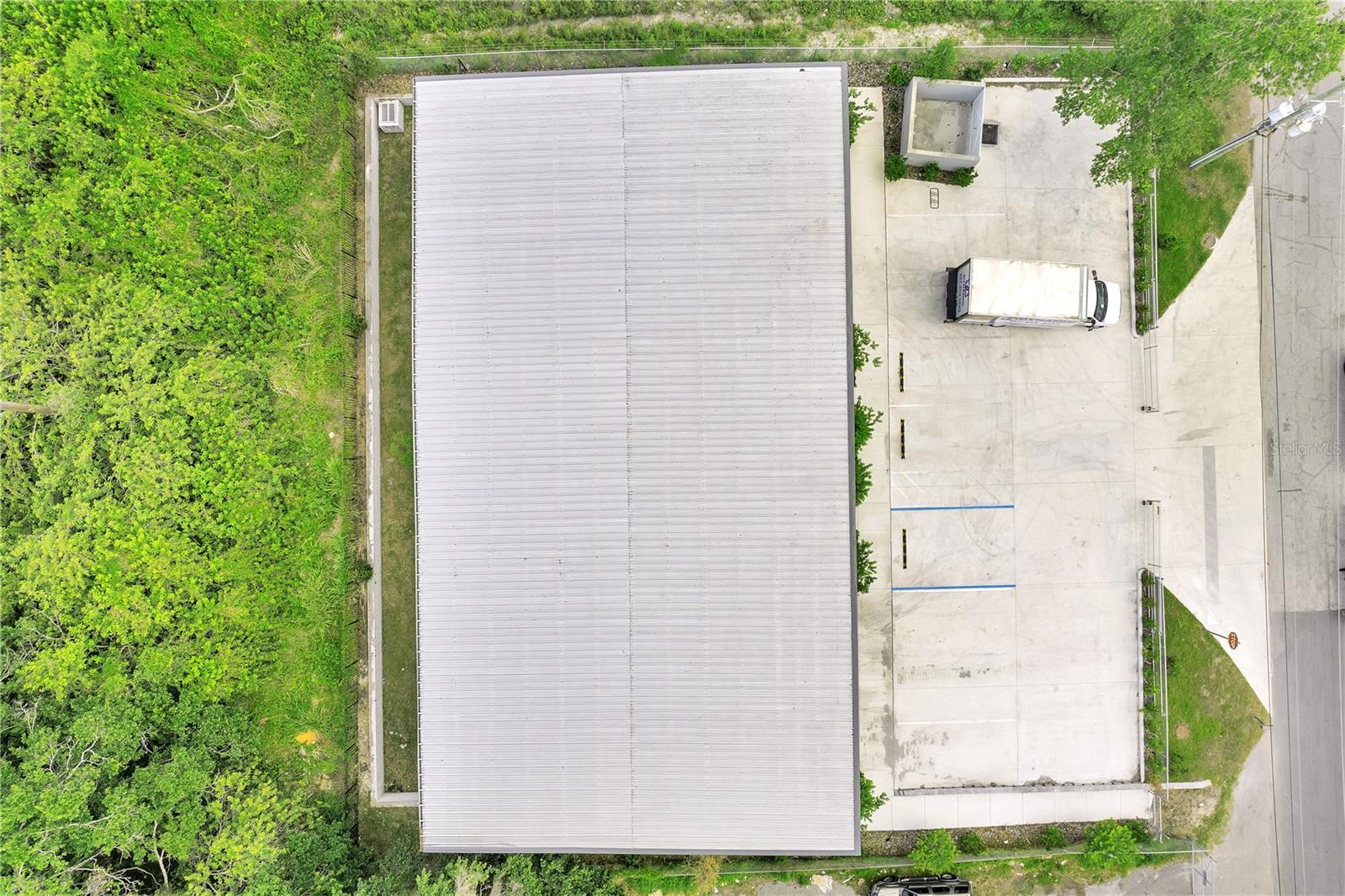 Image 13 of 35 For 560 Barry Street