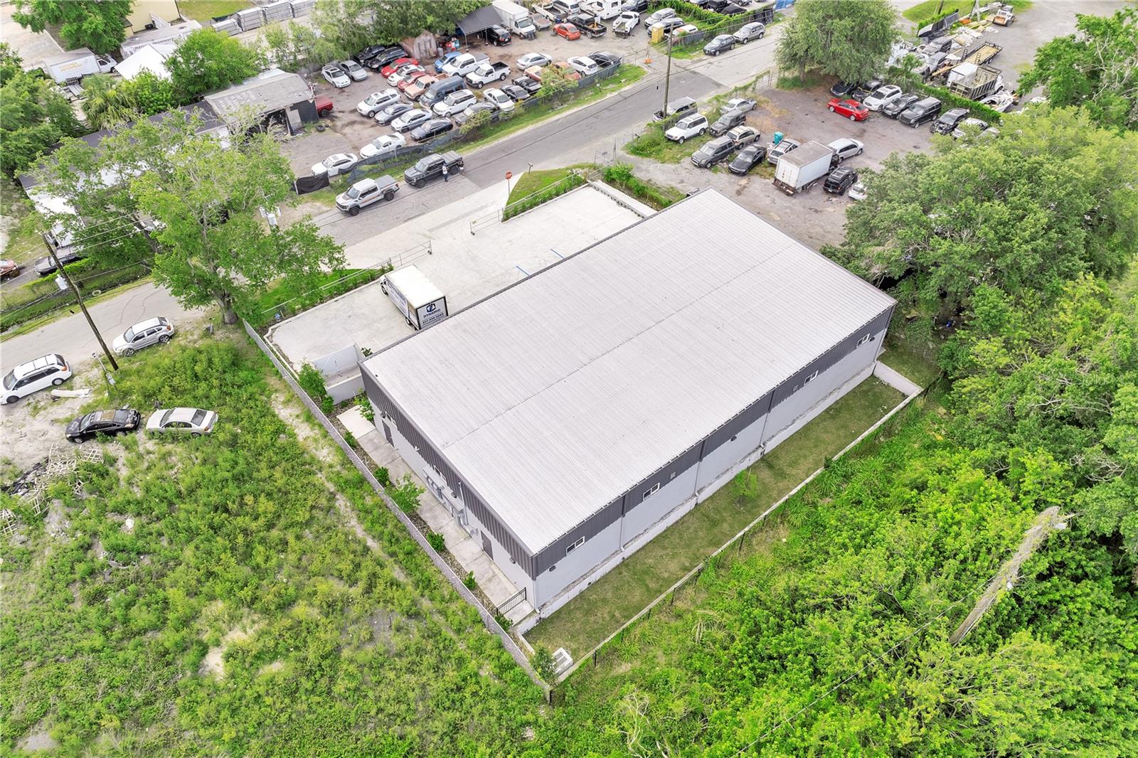 Image 14 of 35 For 560 Barry Street