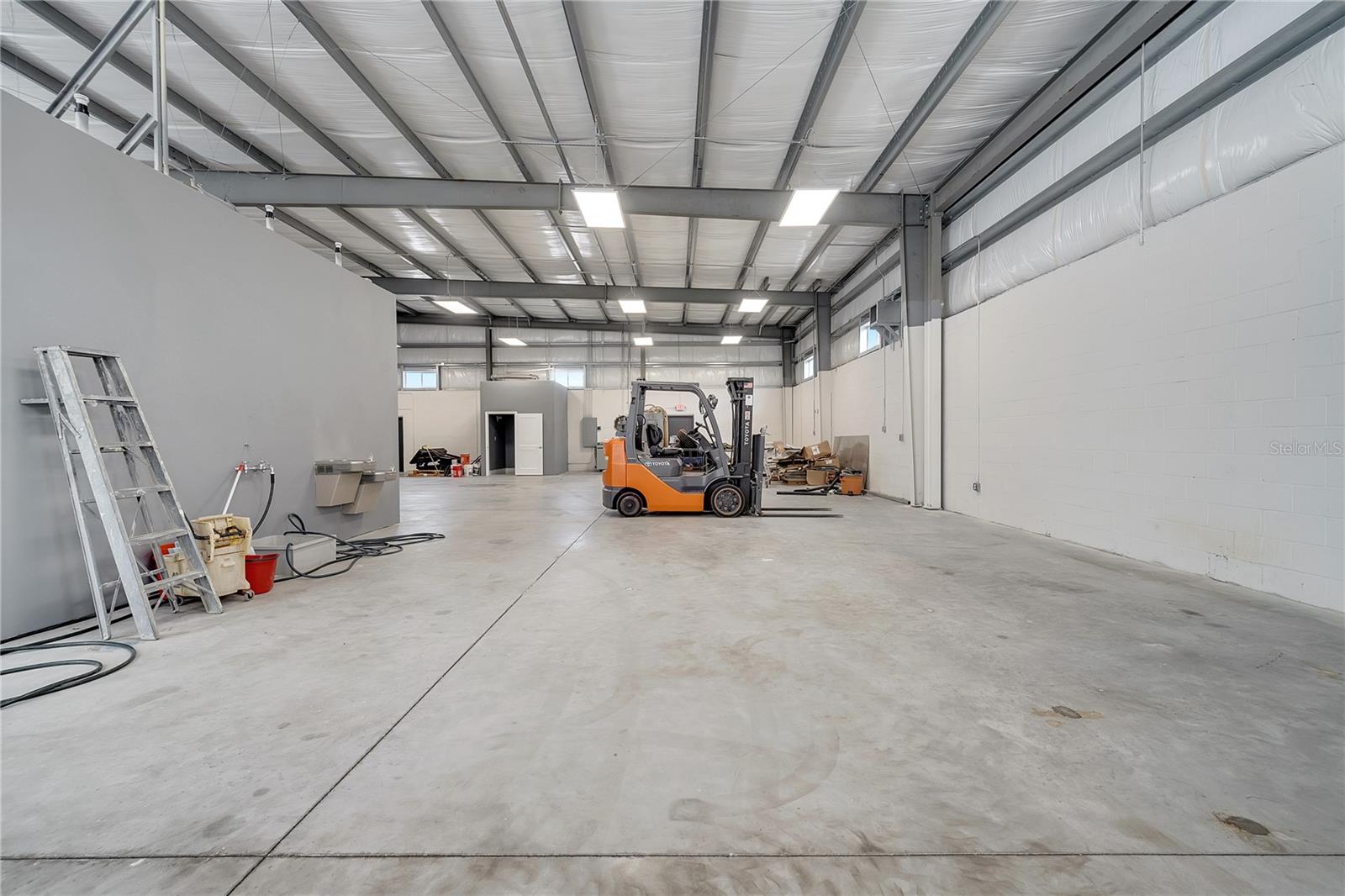 Image 20 of 35 For 560 Barry Street