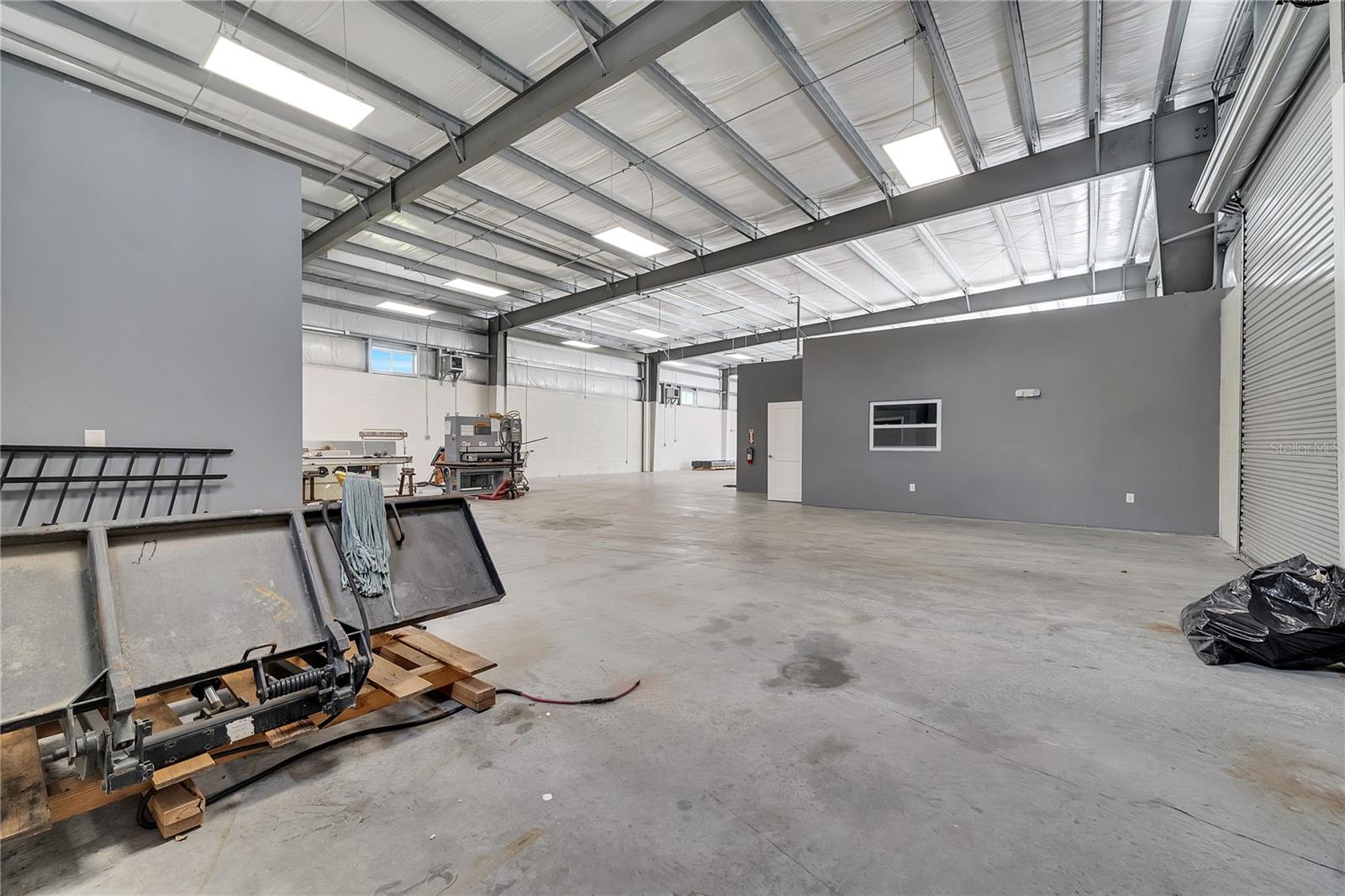 Image 24 of 35 For 560 Barry Street