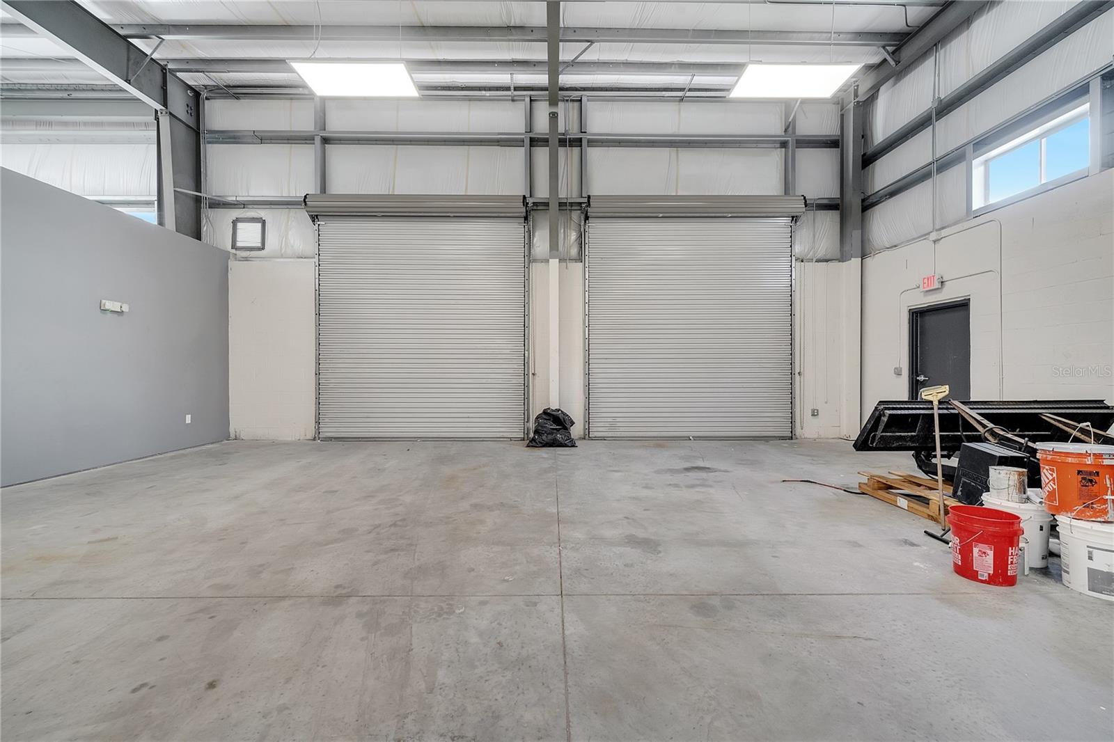 Image 26 of 35 For 560 Barry Street