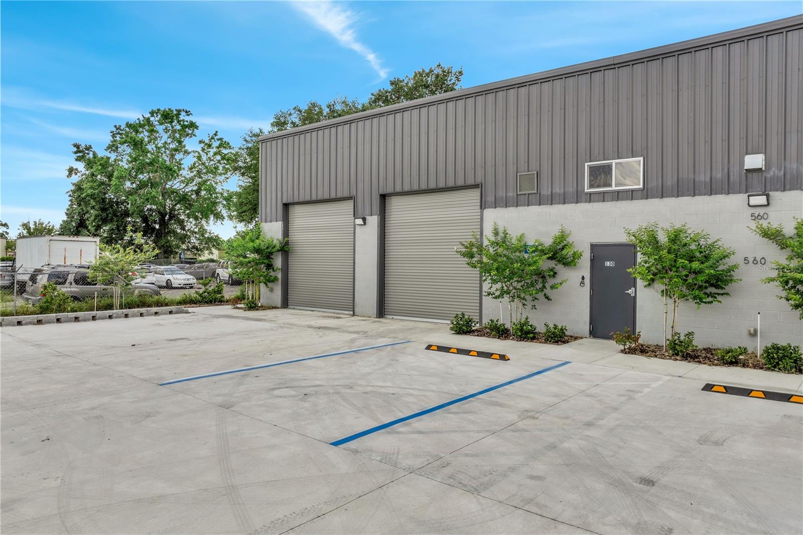 Image 4 of 35 For 560 Barry Street