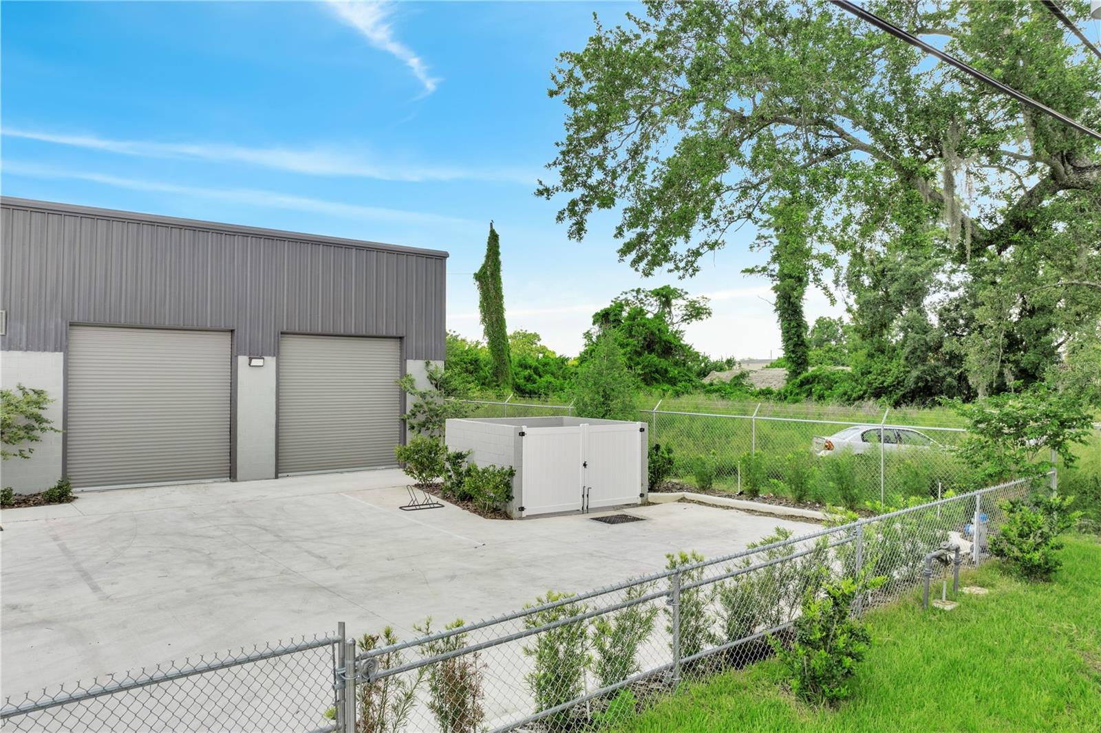 Image 5 of 35 For 560 Barry Street