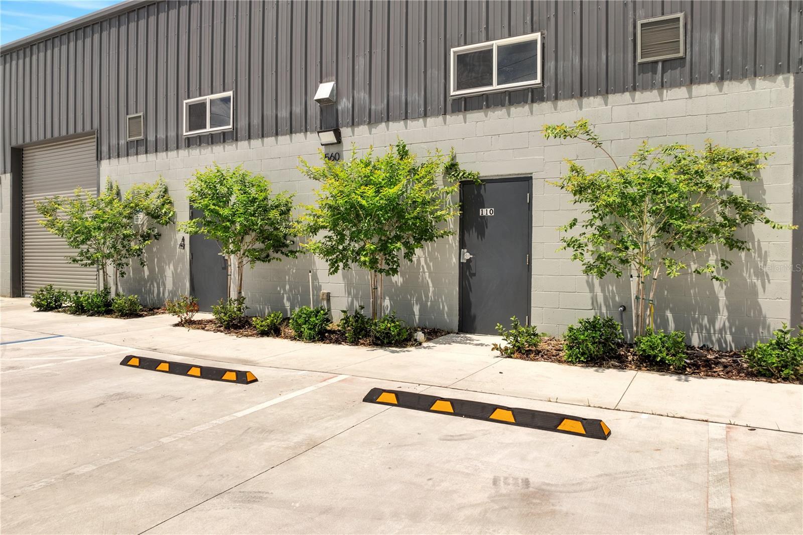 Image 6 of 35 For 560 Barry Street