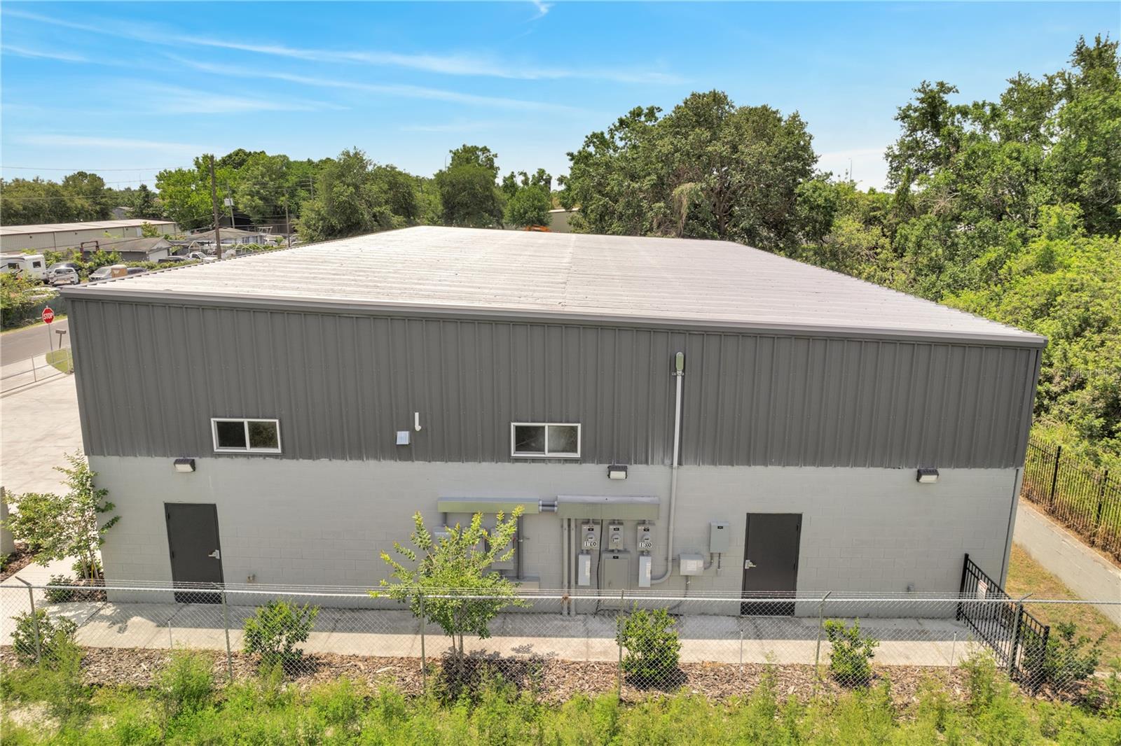 Image 7 of 35 For 560 Barry Street