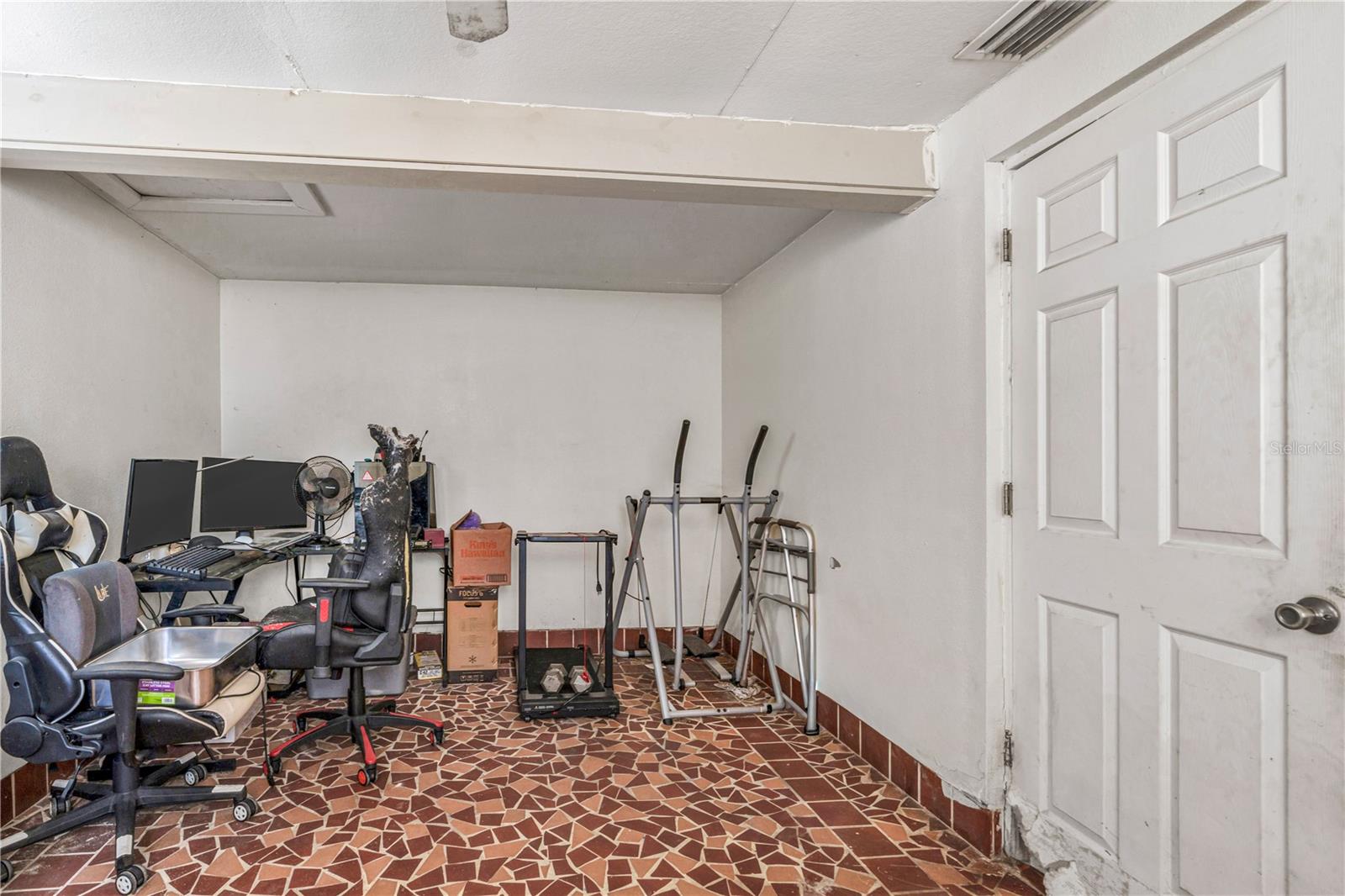 Image 16 of 19 For 711 Flanders Avenue