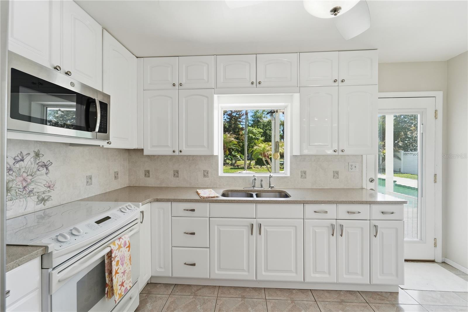 Image 12 of 36 For 3606 Lake Underhill Road