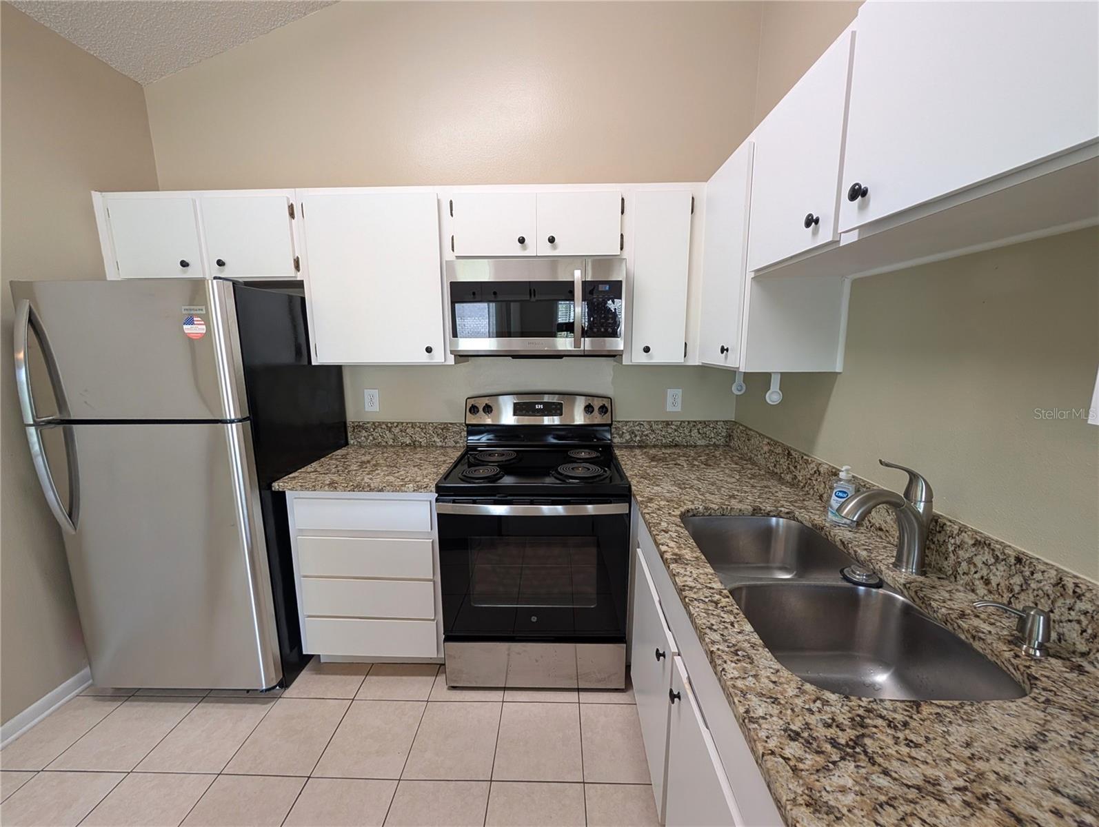 Image 3 of 15 For 3002 Cleveland Street E10