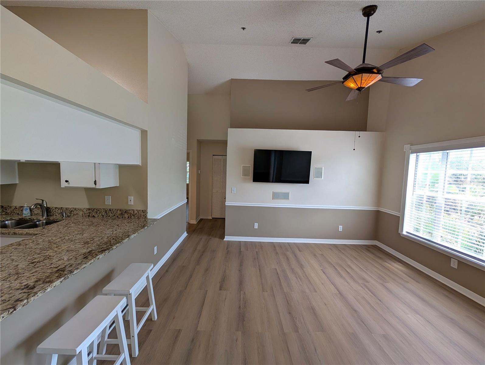 Image 4 of 15 For 3002 Cleveland Street E10