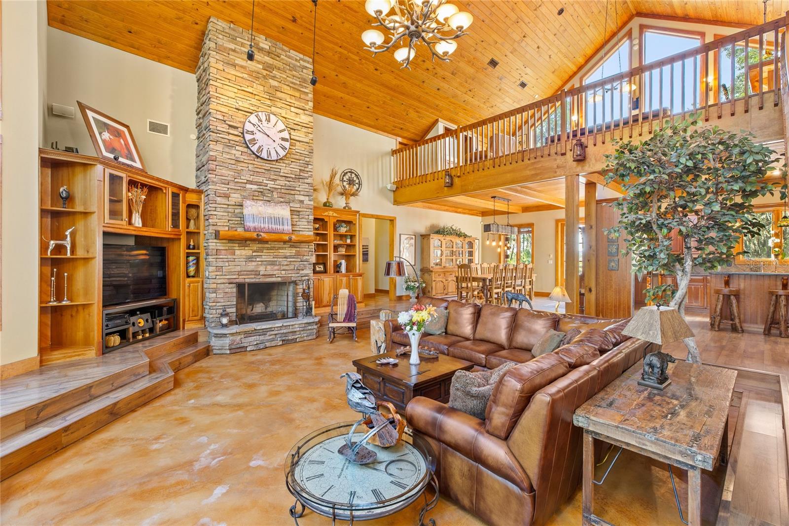 Image 13 of 96 For 10925 Arrowtree Boulevard
