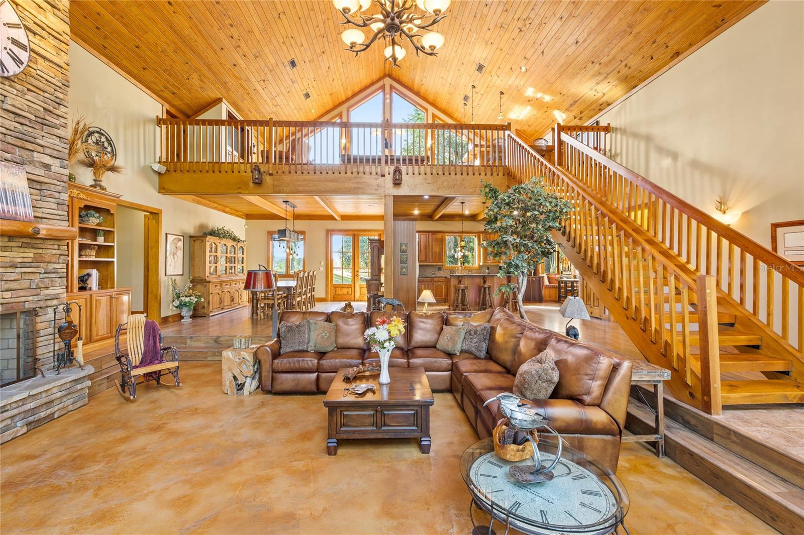 Image 16 of 96 For 10925 Arrowtree Boulevard