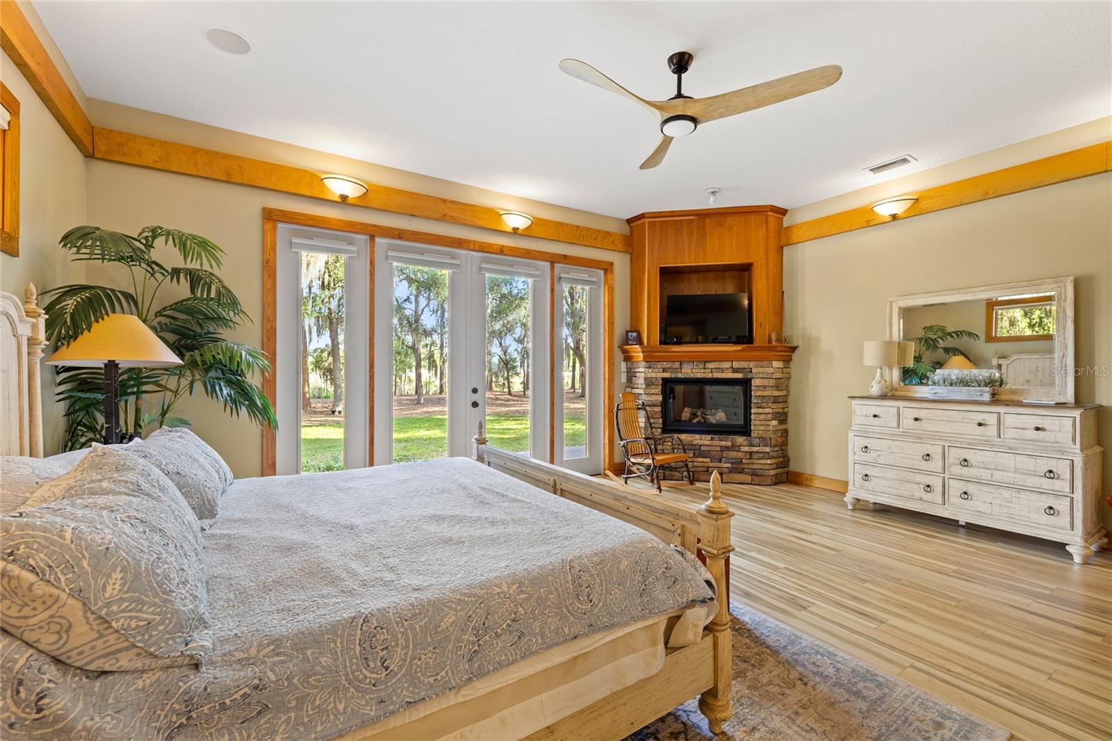 Image 29 of 96 For 10925 Arrowtree Boulevard