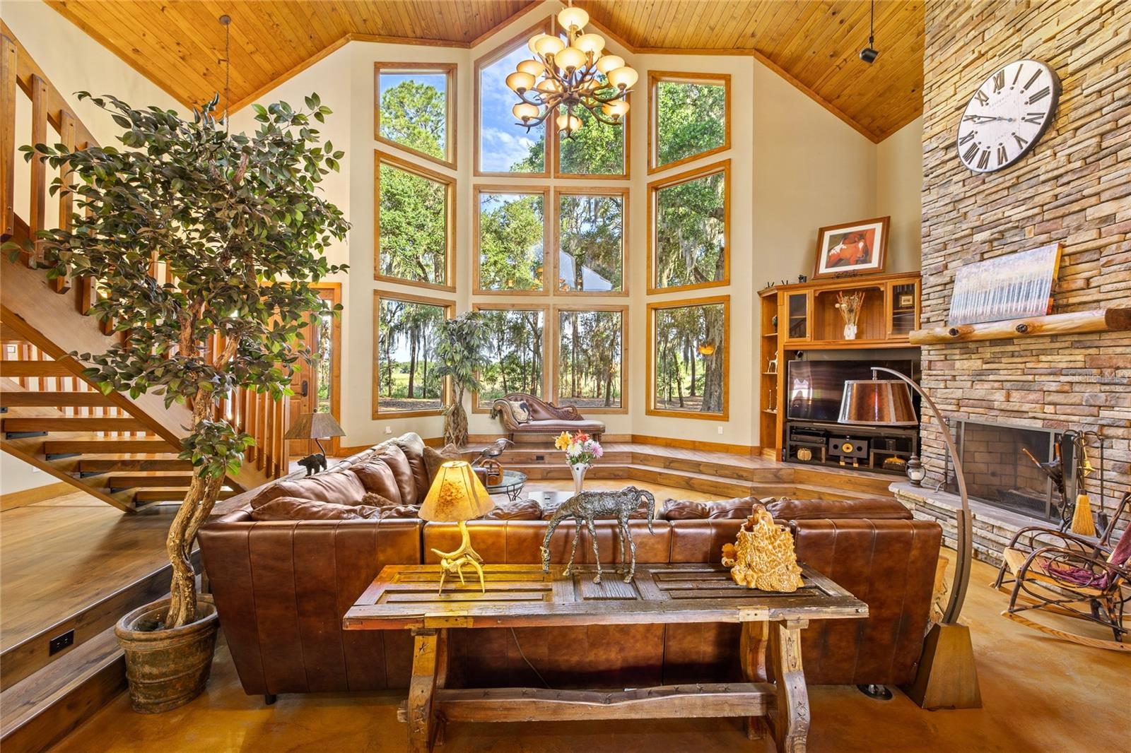 Image 3 of 96 For 10925 Arrowtree Boulevard