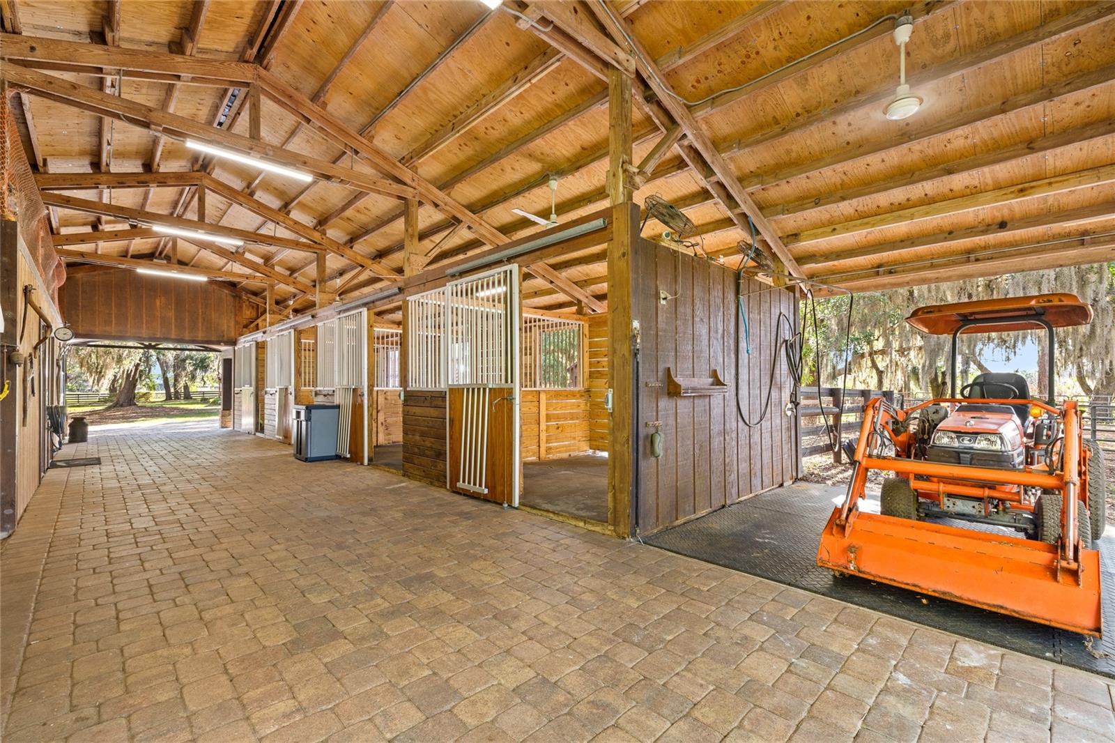 Image 61 of 96 For 10925 Arrowtree Boulevard
